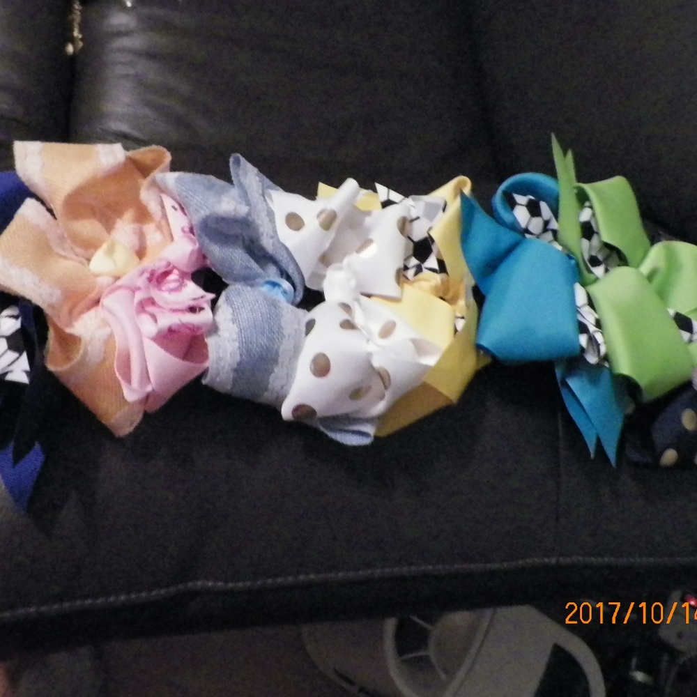 10 Multicolored and Designed Hair Bows